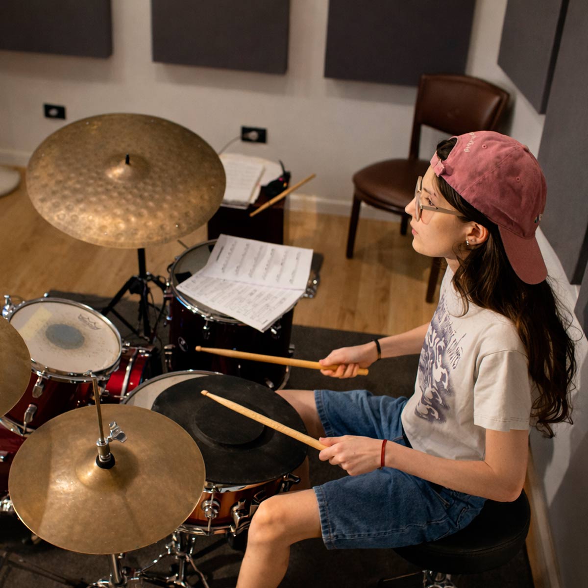 Alumno en clase de batería